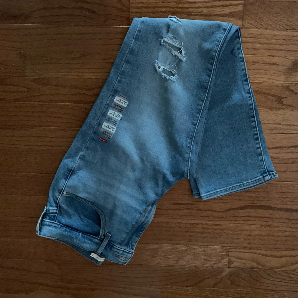 Levi’s - Picture 2 of 2